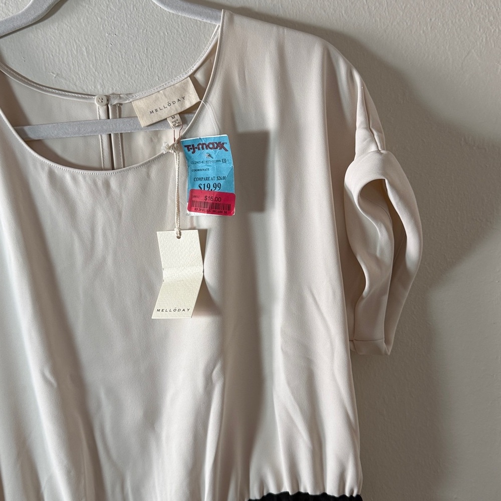 MELLODAY Top with Black Tie Detail - Picture 5 of 8